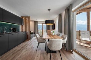 Dining - Apartment Panorama with Mountain View, Sauna, Hot Tub and Wi-Fi (Mühlbach)