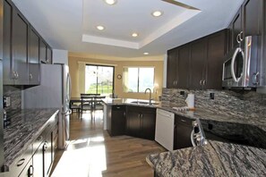 Fridge, microwave, oven, stovetop - Resort Townhome-Dogs Ok-Great Views-VV818 (Palm Desert)