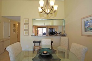 Dining - Dogs OK-Lake and Fairway Views-VS555 (Palm Desert)