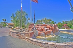 Property grounds - Condo on Fairway with Pool, Tennis and Golf Access (Palm Desert)