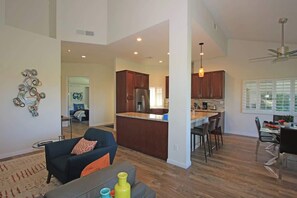 Interior - Patio-BBQ-Fairway and Moutain Views (Palm Desert)