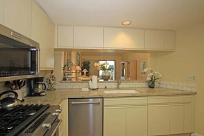 Fridge, microwave, oven, stovetop - Moutain and Fairway Views-Walk to Pool-V3986 (Palm Desert)
