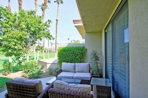 Terrace/patio - Moutain and Fairway Views-Walk to Pool-V3986 (Palm Desert)