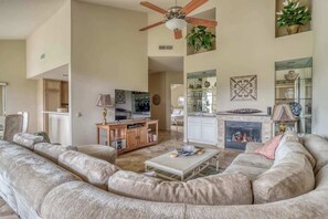 TV, fireplace - Great Sunsets-Patio-BBQ-Fireplace-V3874 (Palm Desert)