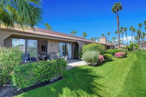 Exterior - Courtyard-Patio-Moutain and V3872-Holley House (Palm Desert)