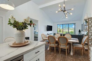 Dining - Courtyard-Patio-Moutain and V3872-Holley House (Palm Desert)