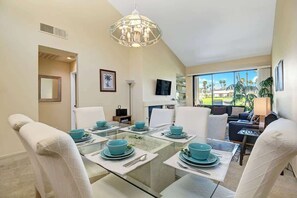 Dining - South Facing Patio-View of 18th Fairway-V3846 (Palm Desert)