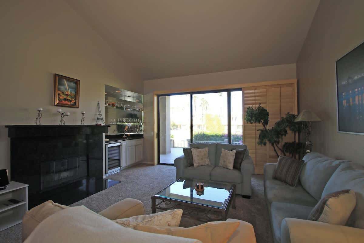Large-spacious-fitness Room-close To Pool-v3859 - Palm Desert, CA