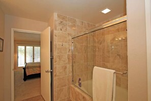 Shower, hair dryer, shampoo - Dogs OK-5th Fairway-Southern Exposure-V3625 (Palm Desert)