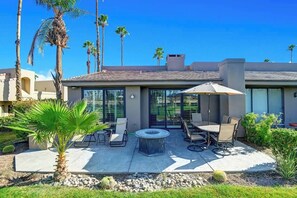 Outdoor dining - Patio-BBQ-3 Bedroom-V3820 (Palm Desert)
