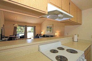 Interior - Condo with views, BBQ|Pool, golf, tennis access (Palm Desert)