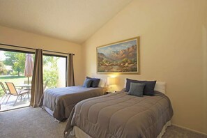 2 bedrooms, iron/ironing board, WiFi, bed sheets - Condo with views, BBQ|Pool, golf, tennis access (Palm Desert)