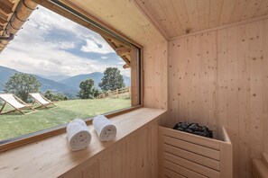 Interior - Chalet Sunrise with Mountain Views, Sauna, Hot Tub and Wi-Fi (Mühlbach)