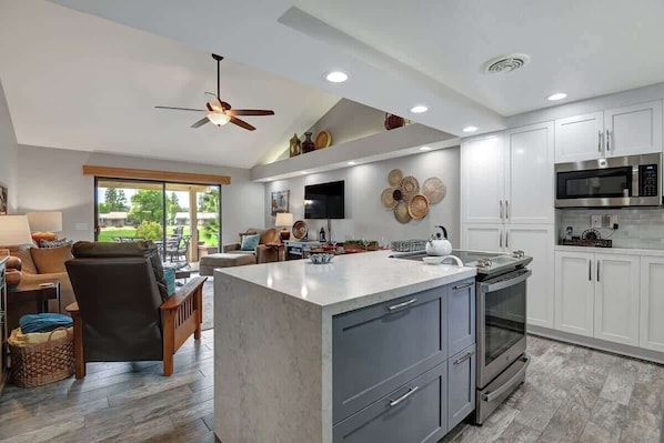 Fridge, microwave, oven, stovetop - Single-story gated Palm Desert Resort condo (Palm Desert)