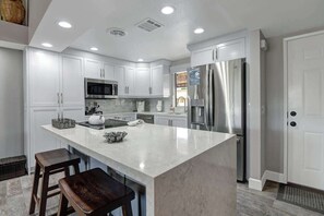 Fridge, microwave, oven, stovetop - Single-story gated Palm Desert Resort condo (Palm Desert)