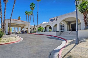 Exterior - Views with BBQ, pool, golf, tennis access and more (Palm Desert)