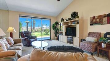 TV, fireplace, offices