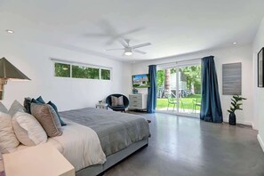 4 bedrooms, desk, iron/ironing board, WiFi - Centrally located pet-friendly abode|Pool and spa (Palm Springs)