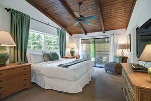 3 bedrooms, desk, iron/ironing board, WiFi - Centrally located and pet-friendly home with pool (Palm Springs)
