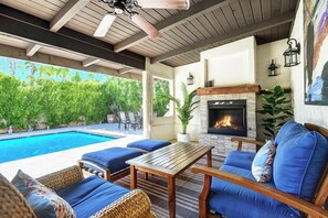 Terrace/patio - Centrally located and pet-friendly home with pool (Palm Springs)