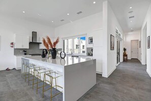 Fridge, microwave, oven, stovetop - Pet-friendly home with heated spool + fire pit (Palm Springs)