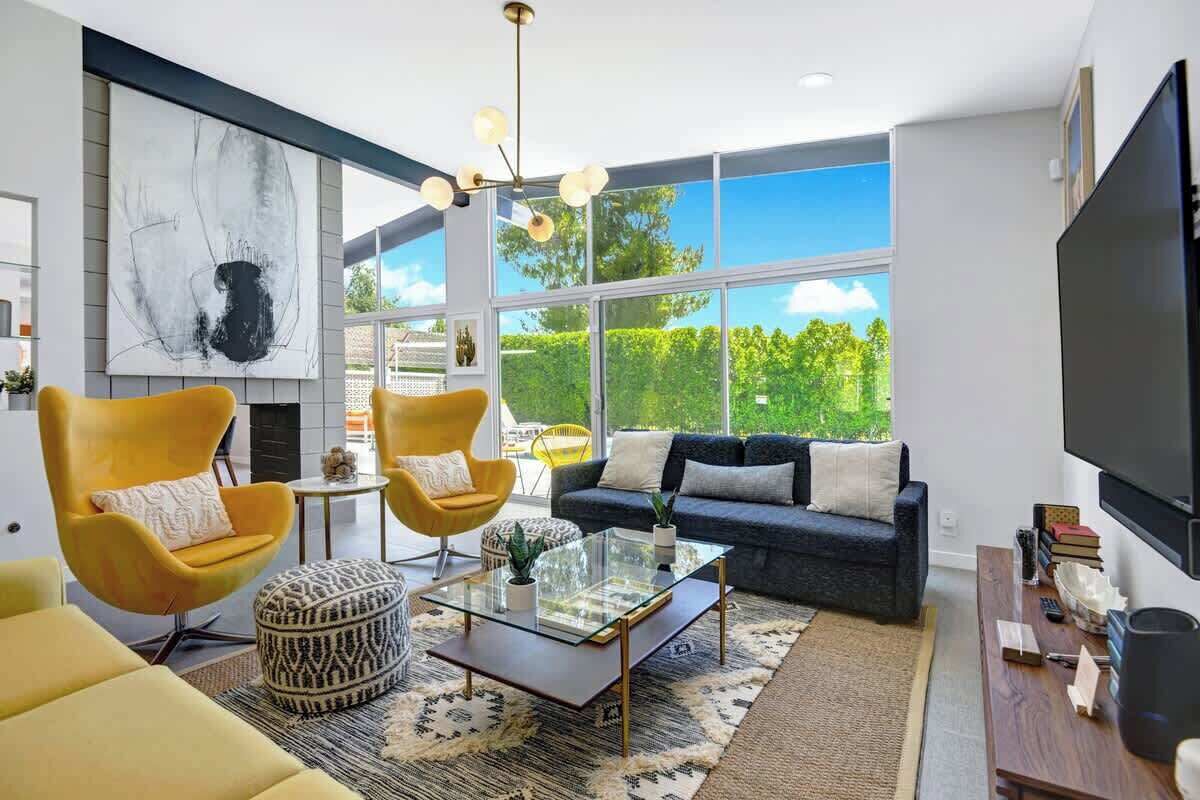 TV, peis og kontorer