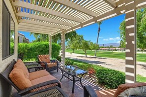 Terrace/patio - Pet-friendly condo with fireplace, and pool access (Palm Desert)