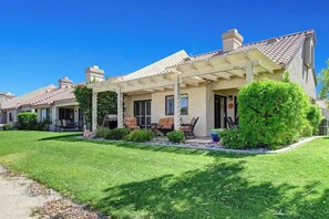Exterior - Pet-friendly condo with fireplace, and pool access (Palm Desert)