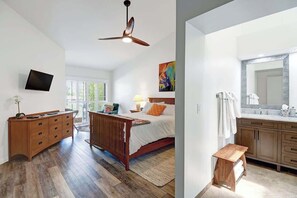 2 bedrooms, Internet, bed sheets - Pet-friendly condo with fireplace, and pool access (Palm Desert)