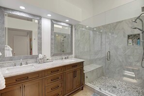 Douche, sèche-cheveux, shampoing