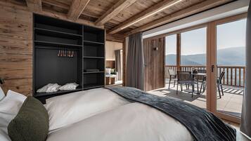 2 bedrooms, WiFi, bed sheets, wheelchair access