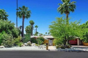 Property grounds - Pet-friendly home with private pool, spa and more! (Palm Springs)
