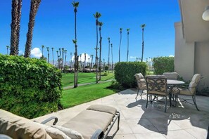 Outdoor dining - Desert Paradise • Golf Views • BBQ - Platinum Membership (Palm Desert)