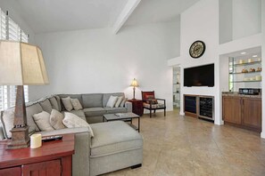 Living area - Desert Paradise • Golf Views • BBQ (Palm Desert)