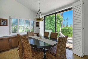 Dining - Desert Paradise • Golf Views • BBQ (Palm Desert)