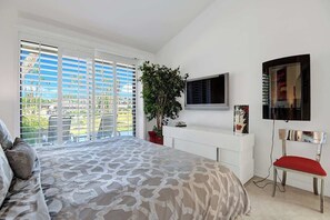 2 bedrooms, iron/ironing board, Internet, bed sheets - Condo with Golf Course Views (Palm Desert)