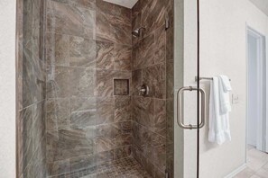 Shower, hair dryer, towels, shampoo - Condo - The 7 Palm, Dogs OK, Fireplace , Pool (Palm Desert)
