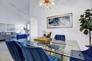 Dining - V3947 - Greens and Dreams (Palm Desert)