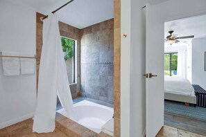 Shower, hair dryer, towels, shampoo - Picturesque Home, Resort Style Backyard (Palm Springs)