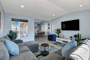 TV, offices - Renovated Mesquite Country Club Phase 3 Condo (Palm Springs)