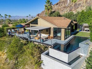 Outdoor dining - Luxury Meets Nature in Scenic Palm Springs (Palm Springs)