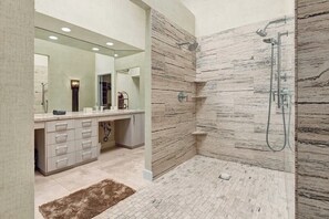 Shower, hair dryer, shampoo - Palm Valley Condo with Elegance in Every Detail (Palm Desert)