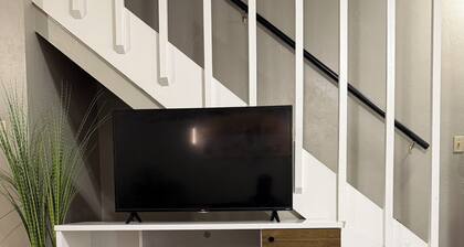 Cozy 2-bedroom condo in beautiful Gainesville with AC