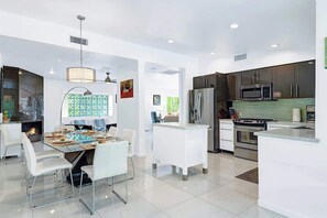 Fridge, microwave, oven, stovetop - Stylish Palm Springs Retreat w/ Pool, Spa & Casita (Palm Springs)