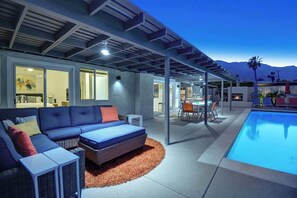 Outdoor dining - Stylish Palm Springs Retreat w/ Pool, Spa & Casita (Palm Springs)