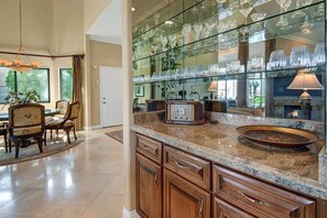 Interior - Golf Front Condo, Fireplace, Community Pools (Palm Desert)