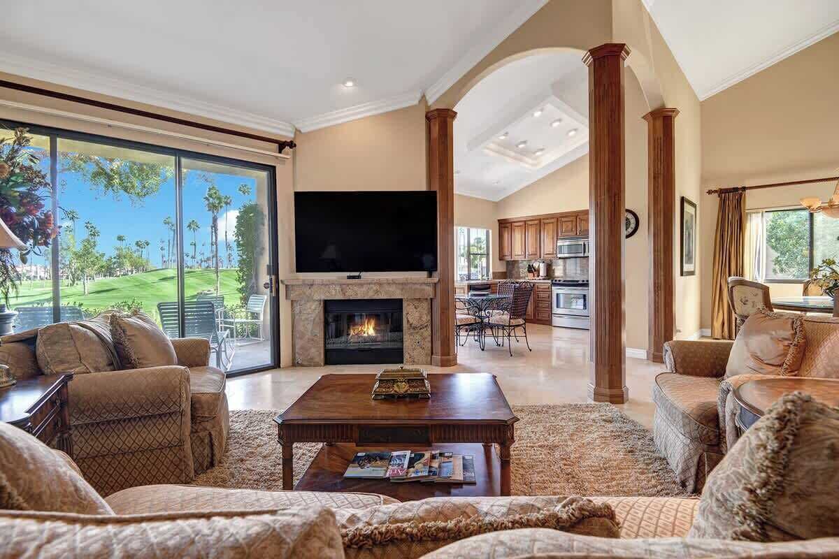 Televisión y oficina 