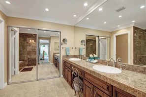 Shower, hair dryer, shampoo - Golf Front Condo, Fireplace, Community Pools (Palm Desert)