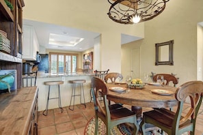 Dining - Interior Courtyard-Patio-Gourmet Kitchen-VS642 (Palm Desert)