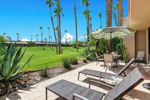 Outdoor dining - Interior Courtyard-Patio-Gourmet Kitchen-VS642 (Palm Desert)